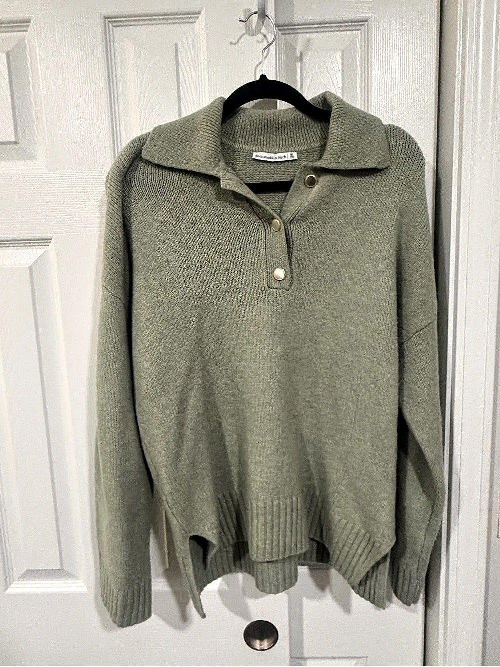 Abercrombie & Fitch Sage Green Button Front Sweater Size Medium